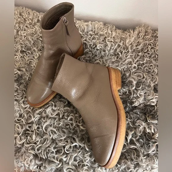 $1480 THE ROW Boris boot bootie moonstone taupe grained goatskin 38 7-7.5 - Picture 7 of 14